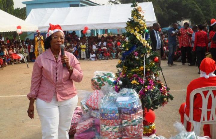 Arbre de Noël : la Fondation Maman Koné Colette comble plus de 900 enfants de Cocody